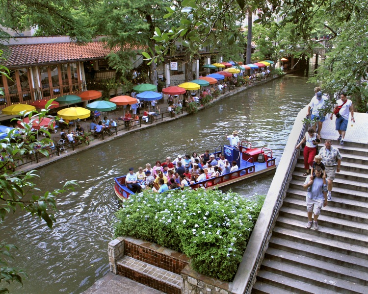 Lost in San Antonio: Rolling on the River Walk