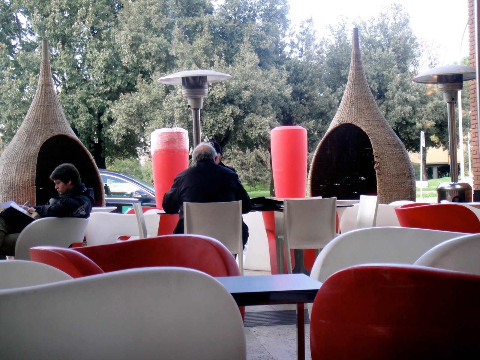 3 Tranquil Spots to Read a Book in Rome