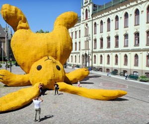 The LG Travel News Roundup: Bigger-than-Life Bunny Turns Heads in Swedish Town