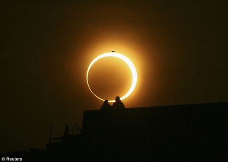 The LG Travel News Roundup: Small Town Hit By Solar Eclipse Astro-Tourism