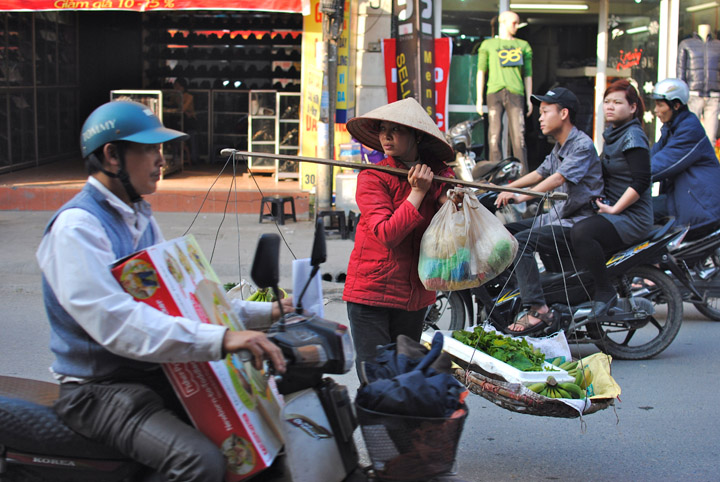 The Hanoian Haggle: Learning to Bargain in Vietnam